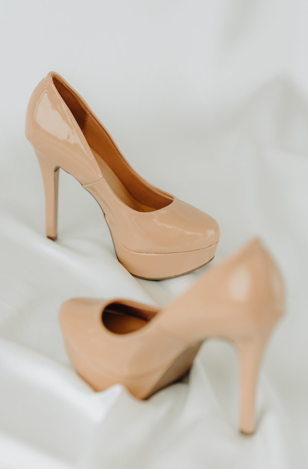 Sienna Closed Toe Heels - Patent Sand